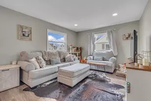 1216 Arlington Ave, Manitowoc, WI 54220 - Photo 4