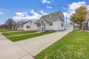 1216 Arlington Ave, Manitowoc, WI 54220 - Photo 24