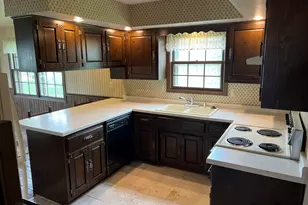 1905 Knuell St, Manitowoc, WI 54220 - Photo 8