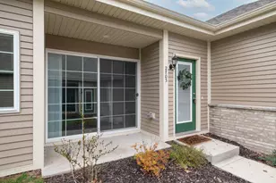 2703 Pond Dr, Saint Francis, WI 53235 - Photo 2