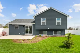 123 Spring Dr, Walworth, WI 53184 - Photo 2