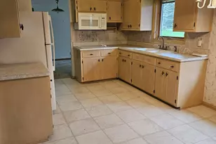 12860 Hobbs Ct, Brookfield, WI 53005 - Photo 6