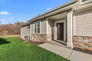 W204N17685 Laurel Pl, Jackson, WI 53037 - Photo 2