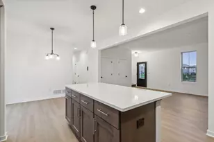 N174W20582 Laurel Springs Cir, Jackson, WI 53037 - Photo 6
