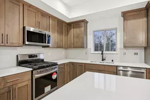N174W20582 Laurel Springs Cir, Jackson, WI 53037 - Photo 4