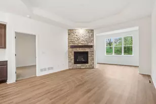 W204N17669 Laurel Pl, Jackson, WI 53037 - Photo 6