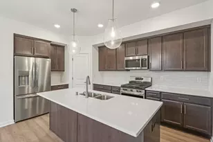 W204N17669 Laurel Pl, Jackson, WI 53037 - Photo 2