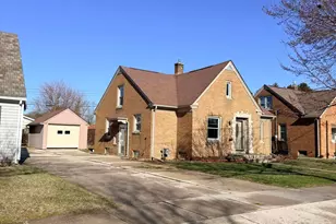 1608 S 16th St, Manitowoc, WI 54220 - Photo 2