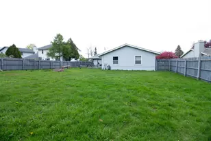 8361 S Deer Ridge Pass, Oak Creek, WI 53154 - Photo 14