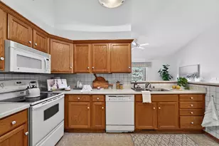 1912 Cedar St, Grafton, WI 53024 - Photo 8