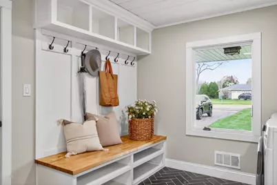 1704 W El Rancho Dr, Mequon, WI 53092 - Photo 20
