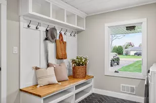 1704 W El Rancho Dr, Mequon, WI 53092 - Photo 20