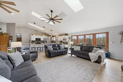 2029  White Pine Ln, Sheboygan, WI 53083 - Photo 8