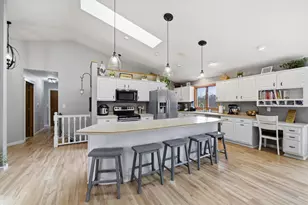 2029 White Pine Ln, Sheboygan, WI 53083 - Photo 2