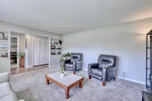 N8W27182 Jills Dr, Pewaukee, WI 53188 - Photo 6