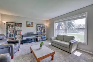 N8W27182 Jills Dr, Pewaukee, WI 53188 - Photo 4