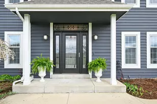 W223N3589 Ridgeside Ct, Pewaukee, WI 53072 - Photo 6