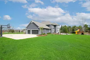 W223N3589 Ridgeside Ct, Pewaukee, WI 53072 - Photo 38