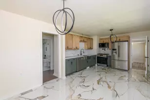 10535 W Bradley Rd, Milwaukee, WI 53224 - Photo 8