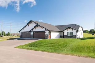 S4698 Erickson Ln, Jefferson, WI 54665 - Photo 4