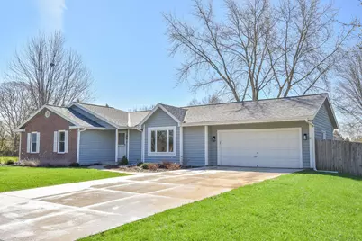 101  Friendship Ln, Saukville, WI 53080 - Photo 2
