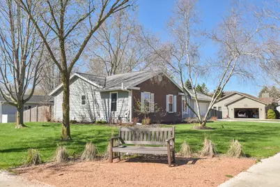 101  Friendship Ln, Saukville, WI 53080 - Photo 4