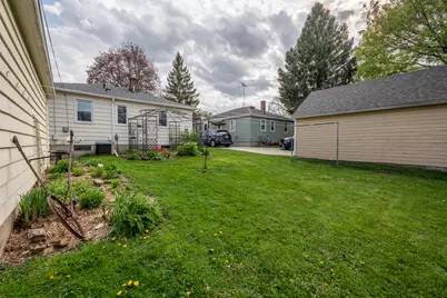 372 W Rogers St, Hartford, WI 53027 - Photo 24