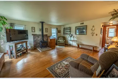 372 W Rogers St, Hartford, WI 53027 - Photo 6