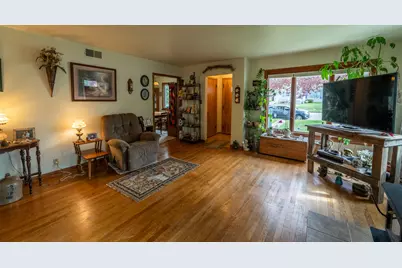 372 W Rogers St, Hartford, WI 53027 - Photo 8