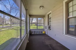 513 Clyman St, Watertown, WI 53094 - Photo 2