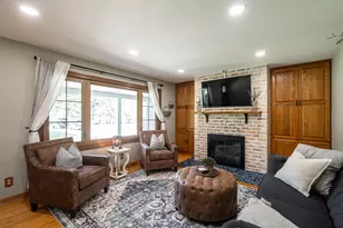 7119 W Freistadt Rd, Mequon, WI 53092 - Photo 4