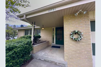 10731 W Keefe Ave, Wauwatosa, WI 53222 - Photo 2