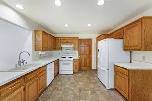 1909 Springbrook N, Waukesha, WI 53186 - Photo 8