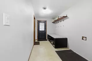 N17W5419 Garfield Ct, Cedarburg, WI 53012 - Photo 6