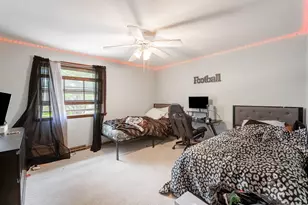 2526 W Dunwood Rd, Glendale, WI 53209 - Photo 16