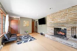 2526 W Dunwood Rd, Glendale, WI 53209 - Photo 8