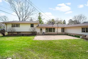 2526 W Dunwood Rd, Glendale, WI 53209 - Photo 22