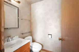 2526 W Dunwood Rd, Glendale, WI 53209 - Photo 10