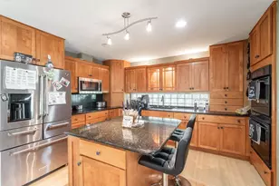 2526 W Dunwood Rd, Glendale, WI 53209 - Photo 6