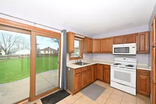 2627 S 75th St, West Allis, WI 53219 - Photo 10