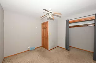 2627 S 75th St, West Allis, WI 53219 - Photo 20