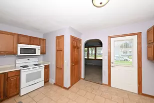 2627 S 75th St, West Allis, WI 53219 - Photo 14