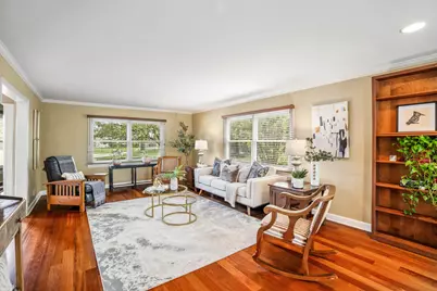 340 W Indian Creek Ct, Fox Point, WI 53217 - Photo 4
