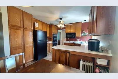 15415 W Fenway Dr, New Berlin, WI 53151 - Photo 2