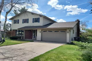 15415 W Fenway Dr, New Berlin, WI 53151 - Photo 10