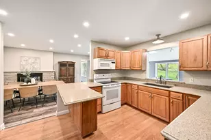 W278N1973 Lakeview Dr, Pewaukee, WI 53072 - Photo 16