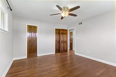 12024 W Woodcrest Cir, Franklin, WI 53132 - Photo 10