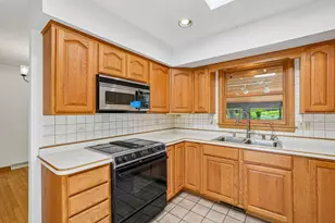 21715 Hillcrest Dr, Brookfield, WI 53186 - Photo 16