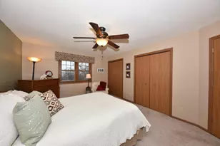 810 Rockingham Ct, West Bend, WI 53090 - Photo 16