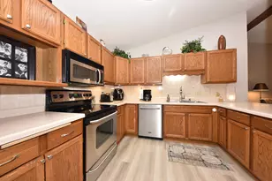 810 Rockingham Ct, West Bend, WI 53090 - Photo 8